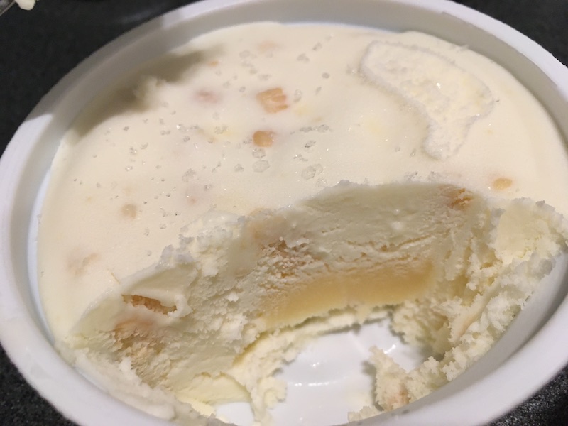 ベイクのアイスクリーム　クッキー生地と濃厚なチーズクリームがうまうま